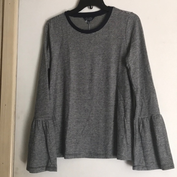 🎉🎉HP🎉🎉NEW striped bell sleeve top Lucky Brand - Picture 4 of 7